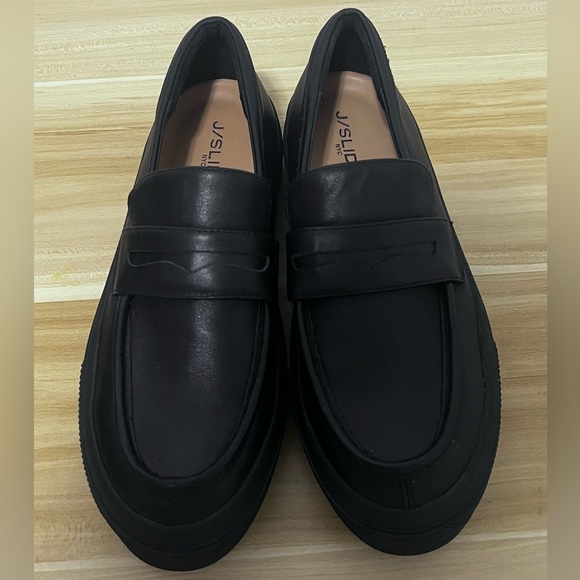Classic Black Leather Slip-On Loafers - Picture 8 of 9